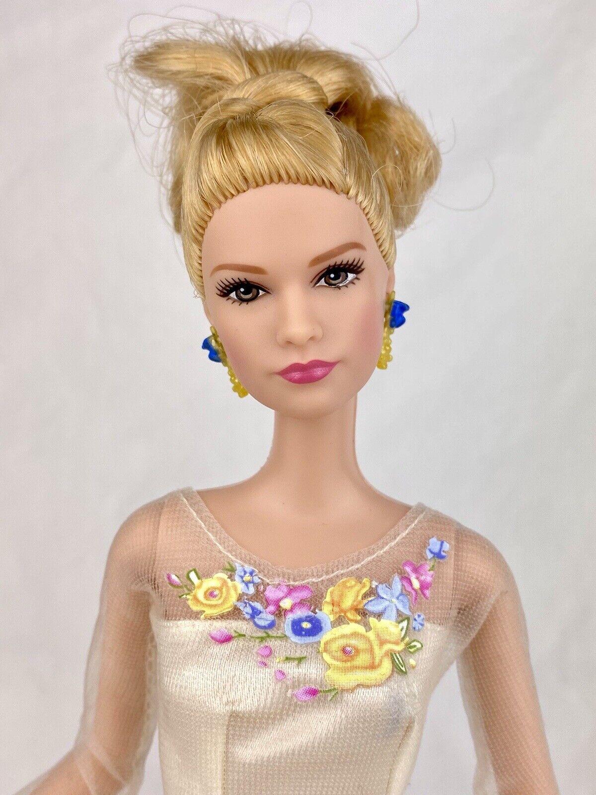 Genuine Disney Mattel Barbie Doll - Blonde Hair Blue Eyes No Clothes  **READ**