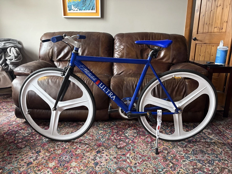 Michelob Ultra Bike. Blue color. Very sleek - Image 2 of 2