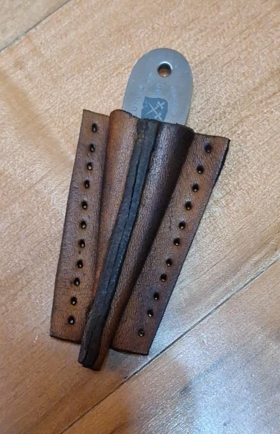 VINTAGE H.G. LONG & Co. HANDCRAFTED OSS 3" LAPEL DAGGER /100 THUMB KNIFE, SHEATH - Image 3 of 4