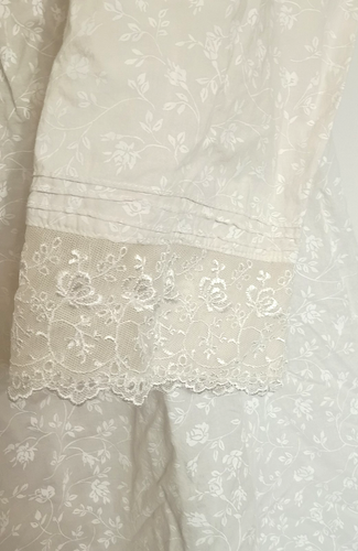 Camisón Eileen West Botón Frontal Beige Blanco Floral Encaje Borde Bolsillos Mediano - Imagen 5 de 7