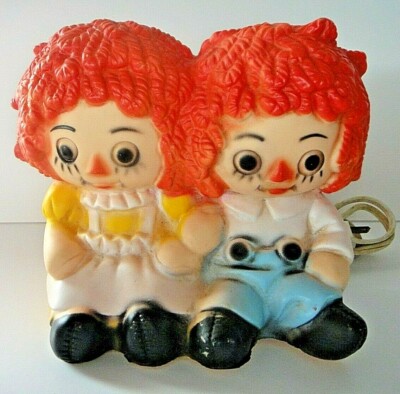 Raggedy Ann & Raggedy Andy Vinyl Table or Night Lamp ( Nan San Ind, 1970)
