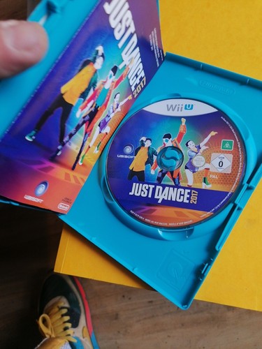Nintendo WiiU Just Dance 2017 - Photo 3/5