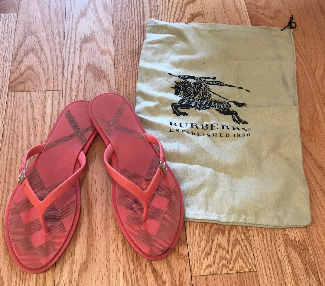 Burberry rubber store flip flops