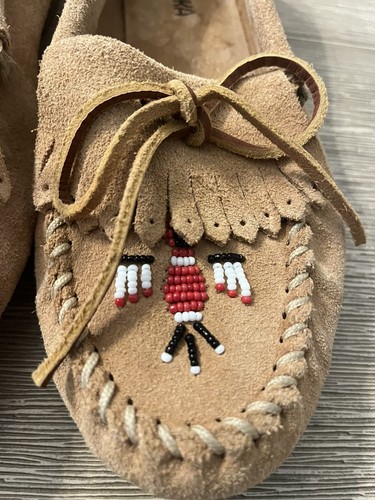 MINNETONKA NUEVO Thunderbird Mocasines de Gamuza Marrón con Cuentas Talla 9 Suela Dura Flecos - Imagen 2 de 4