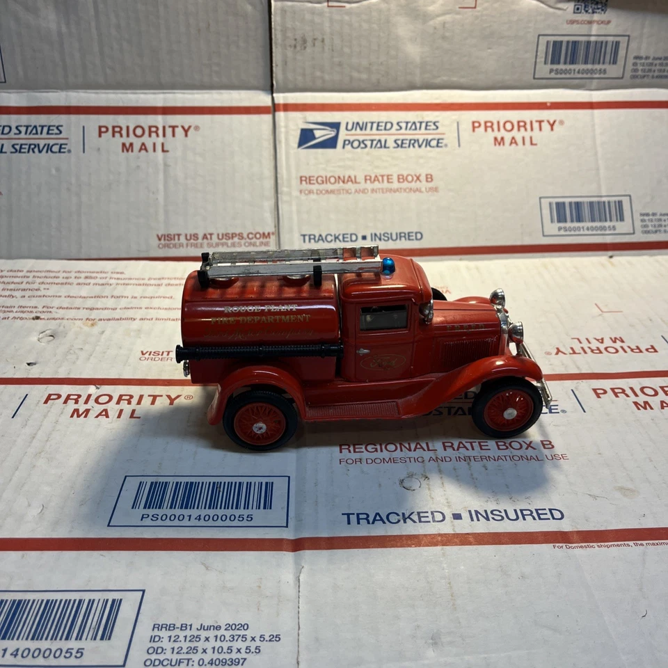 Pre Owned Liberty Classic Ford Model A Fire Truck Lockable Coin Bank Diecast - Image 3 of 4