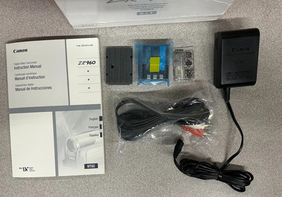 NEW Canon ZR960 Mini DV Camcorder w/ Original Box and Accessories FREE US Ship - Image 2 of 4