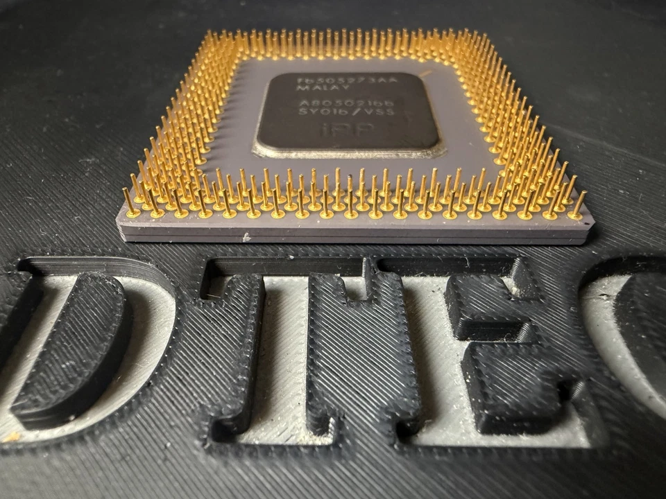 Intel Pentium 166 MHz CPU SY016 Vintage A80502166 Socket 7 Tested - Image 2 of 3