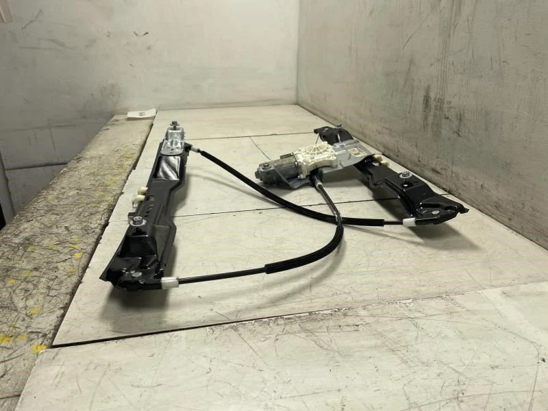 Ford Taurus SE 2015 regulador de ventana de puerta lateral del pasajero delantero derecho con motor Foto 4 de 4