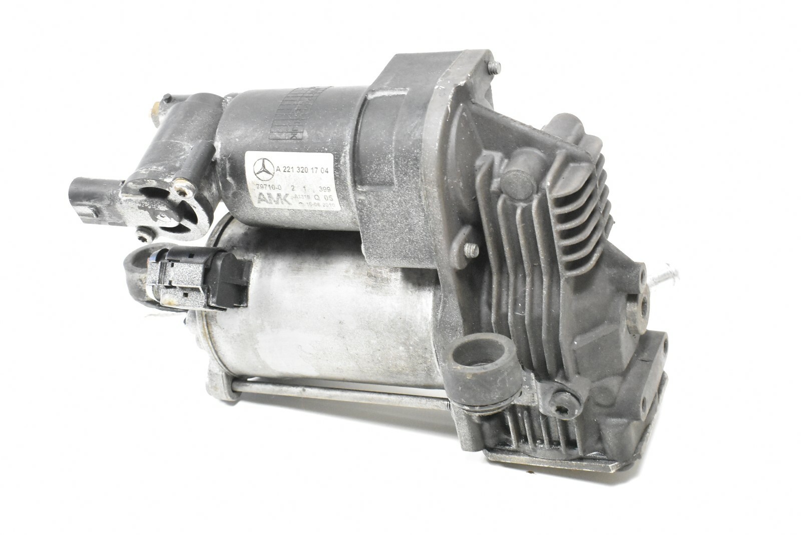 0713 MERCEDES W221 S550 AIRMATIC AIR SUSPENSION COMPRESSOR PUMP Q08
