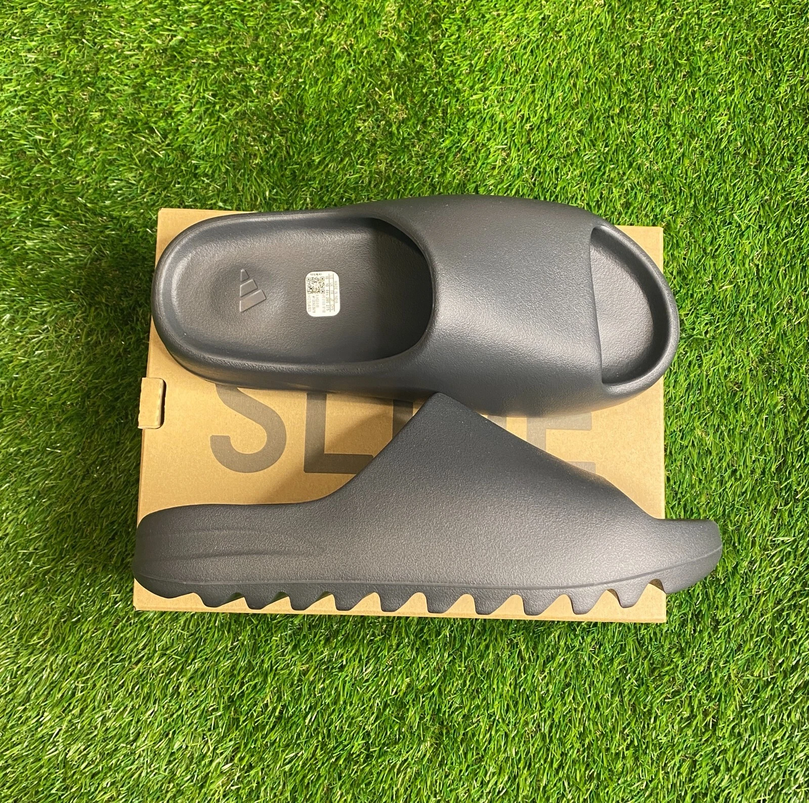 Scivolo Adidas Yeezy Onyx varie taglia UK