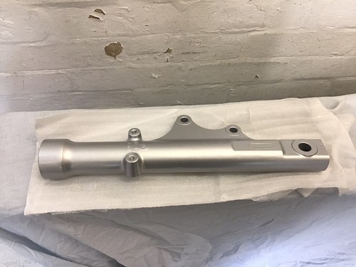 Yamaha YBR125 2007-2010 Right Fork Leg Lower Outer Tube New 3D9-F3107-10 - Picture 3 of 5