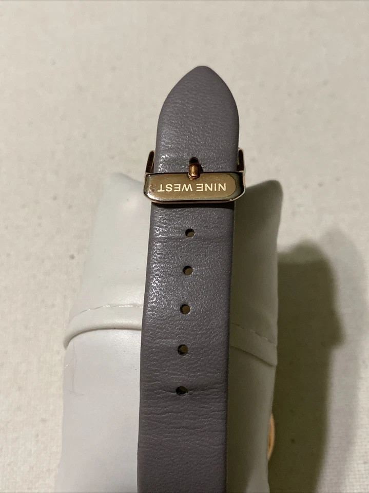 Reloj Nine West Mujer Nuevo Con Etiquetas/1994RGGY Tono Oro Rosa y Correa Gris Batería Nueva Foto 3 de 4