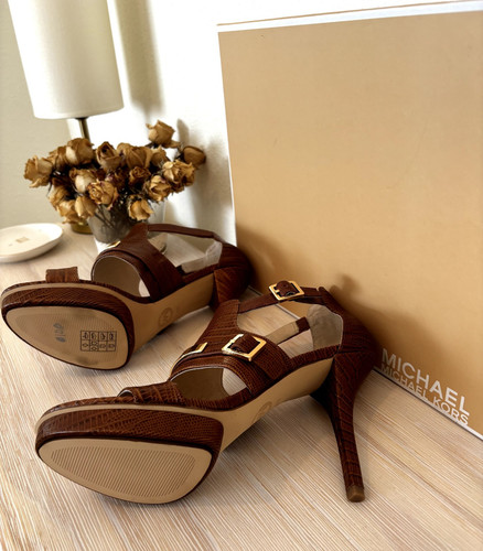 MICHAEL KORS BROWN BARLEY T-STRAP PLATFORM EMBOSSED LEATHER- 8M TRIED ON ONCE! - Picture 8 of 11