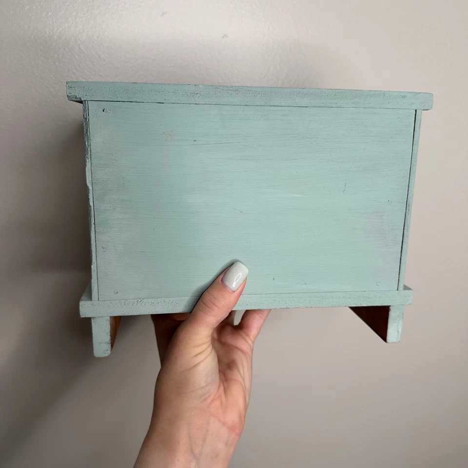 Cómoda decorativa de madera en miniatura - Mesita de noche con dos cajones Foto 2 de 4