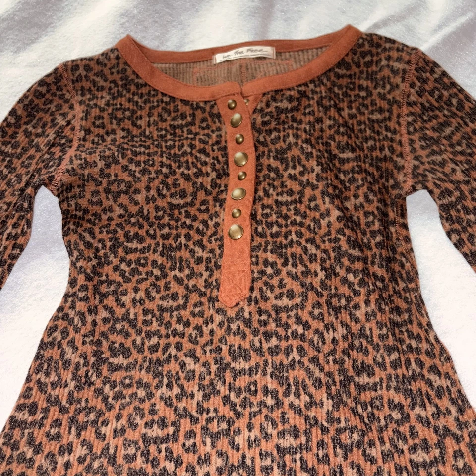 We The Free Everest Womens Brown Leopard Thermal Henley Waffle Long Sleeve XS - Image 3 of 4