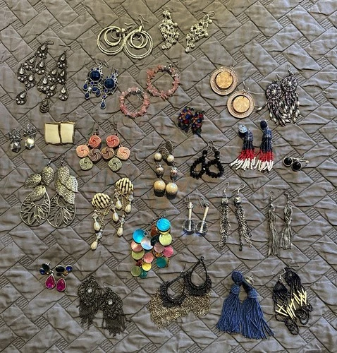 MIXED LOT 26 PAIRS OF VINTAGE, COSTUME PIERCED EARRINGS JEWELRY
