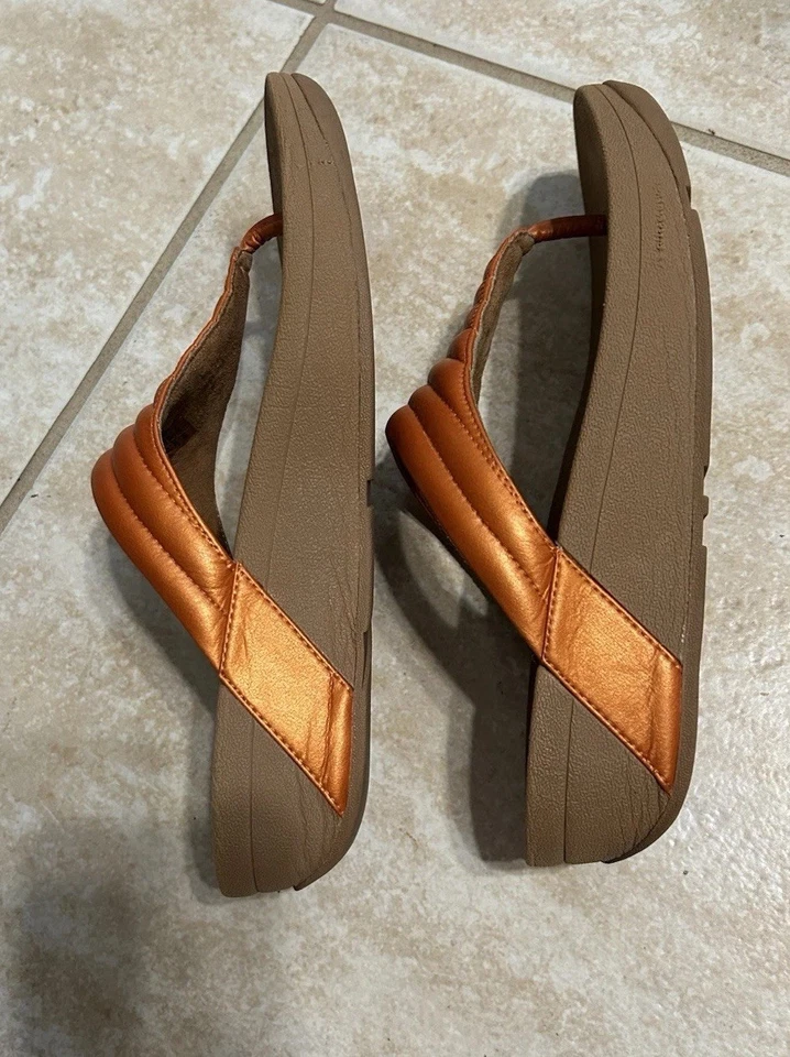 Sandalia Tanga FitFlop Para Mujer Naranja Brillo/Acabado Metálico Talla 8 38 EXC Foto 4 de 4