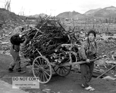 NAGASAKI MONTHS AFTER THE DROPPING OF AN ATOMIC BOMB 1945 - 8X10 PHOTO (RT028)