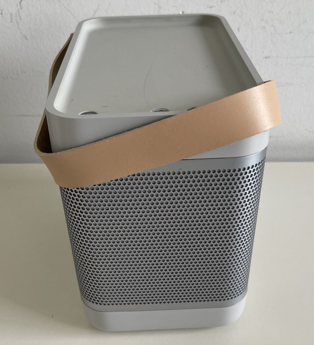 B&O Bang & Olufsen Beolit 15 Play Portable Bluetooth Speaker B&O Bang & Olufsen Beolit 15 Play Portable Bluetooth Speaker