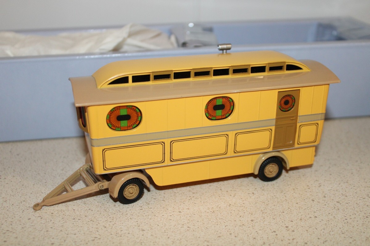 Corgi Chipperfields 97888 – Camion Foden Avec Caravane – Miniature