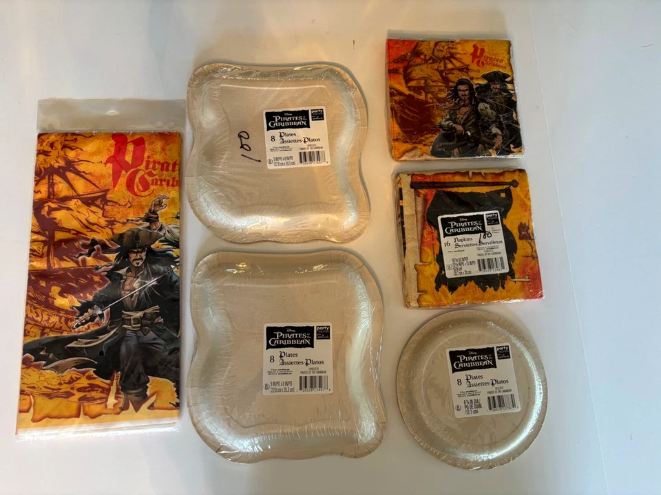 Lote de suministros para fiestas Disney Piratas del Caribe sellado Foto 2 de 4