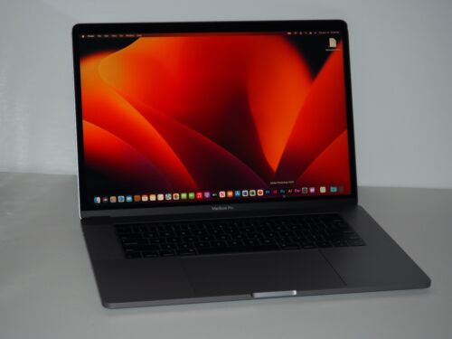 LOADED!! Apple MacBook Pro Retina 15" i7 + TouchBar + 2023 OS + 16 GB RAM + MORE - Afbeelding 1 van 10