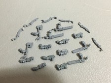 A19892 WARHAMMER 40K CHAOS MARINES KHORNE BERZERKERS BITS LOT PISTOLS SWORDS AXE