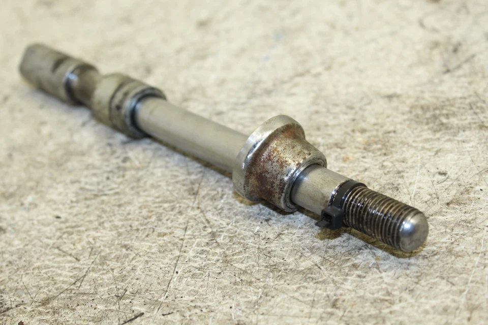 Suzuki T500 1973 OEM llanta delantera eje pivote perno C56D Foto 3 de 3