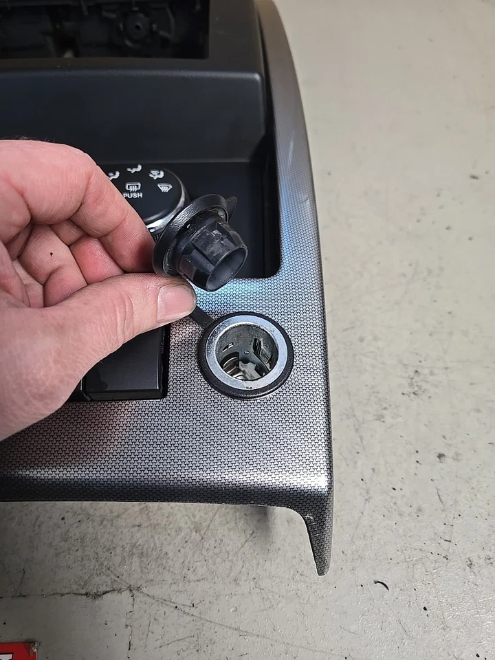 2010 Jeep Liberty Dash Climate Temperature Control Radio Bezel P55111943AC - Image 3 of 4