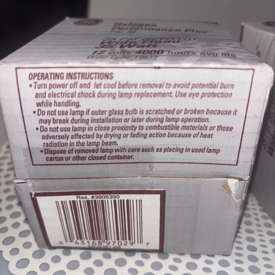 Lot Of 2 GE Performance Plus Wide Flood 35 Par 36/WFL/H Energy Savings 19877 - Image 2 of 3