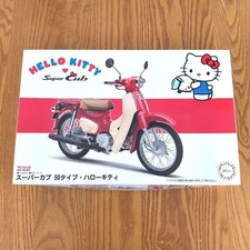 Kit Honda Super Cub 50 Tipo Hello Kitty Escala 1/12 Modelo NEXT1101