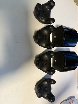 4x Vive 3.0 Tracker Trackers + 2x Vive Basisstationen 2.0 Gebraucht