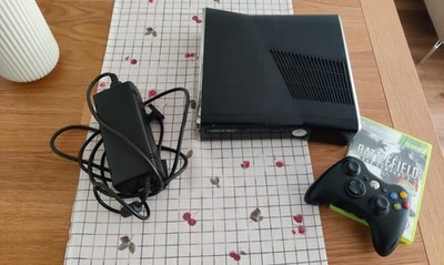 Microsoft Xbox 360 S  250 GB + Controller + Spiel 
