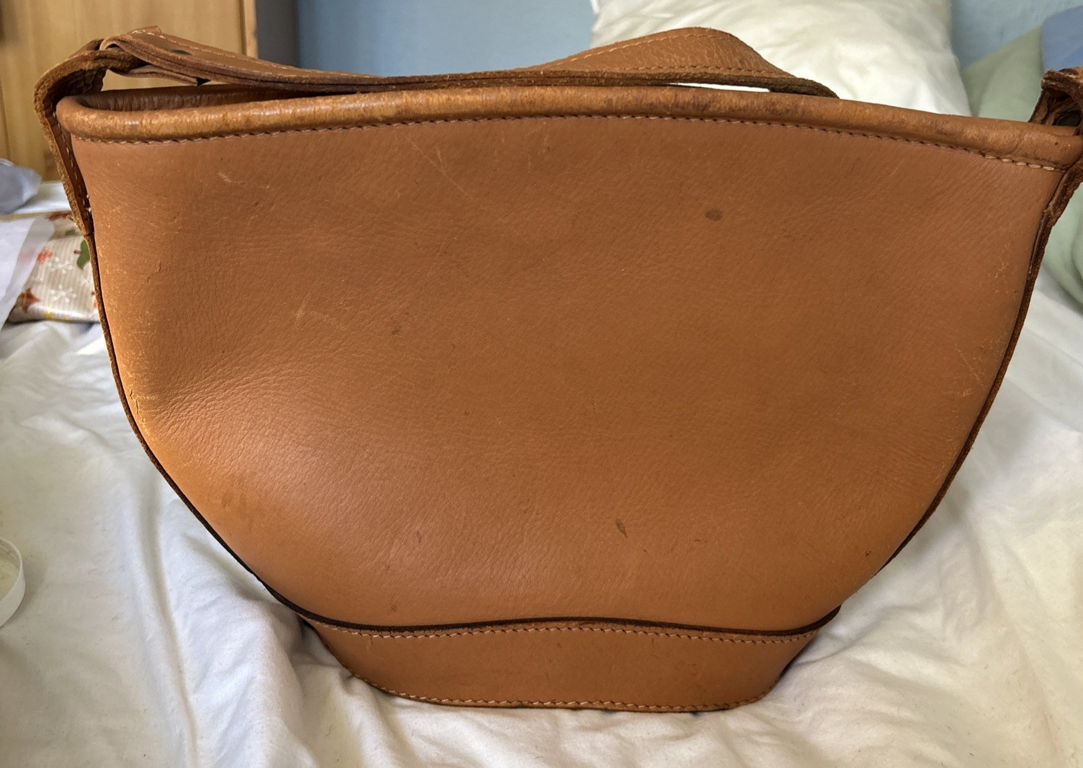 1940s VINTAGE TAN REAL LEATHER BUCKET BAG 2