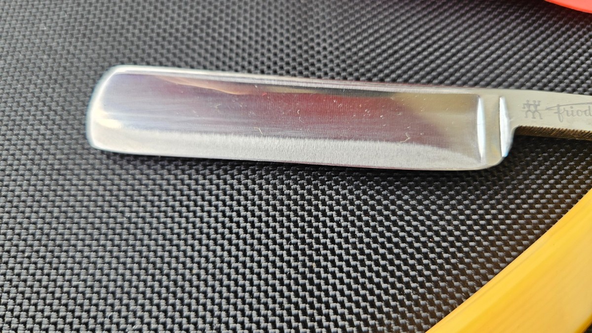 J.A. HENCKELS ZWILLINGSWERK 70 1/2 FRIODUR INOX STRAIGHT RAZOR