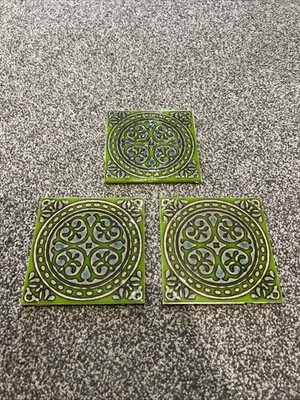3 x gebrauchte Vintage grüne Keramik dekorative Wandfliese H & R Johnson kostenloser UK-Versand