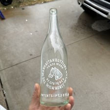 MANHATTAN PICTURE QUART SODA BOTTLE MILWAUKEE WI WISCONSIN