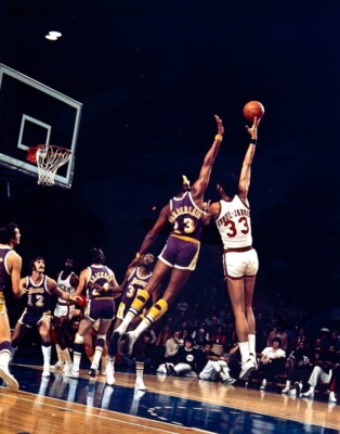 KAREEM ABDUL JABBAR VS WILT CHAMBERLAIN CLASSIC NBA