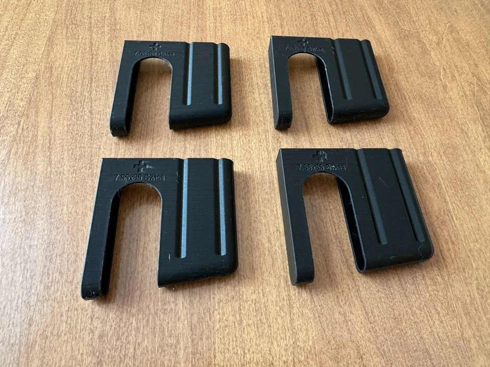 Clip de cargador / pelador K31 para suizo 7,55x55 - paquete de cuatro (paquete negro) Foto 2 de 4