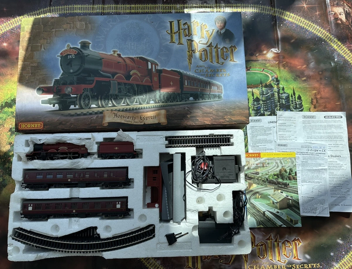 A Hornby Gauge OO R.2301 Harry Potter Gold Plated Edition Hogwarts Express Locomotive
