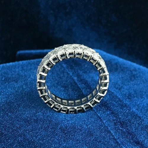 Banda de boda eterna con diamantes de corte esmeralda de 3 quilates enchapados en oro blanco de 14 K - Imagen 3 de 4