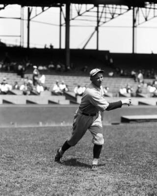 Carl W Mays of the Cincinnati Reds throwing a ball in 1925 Baseball Old Photo