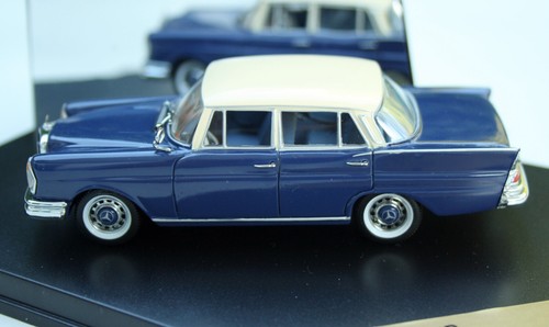 Mercedes 220 SE Heckflosse W111 Año 1959-1965, Azul Oscuro, Vitesse en M. 1:43 - Imagen 4 de 7