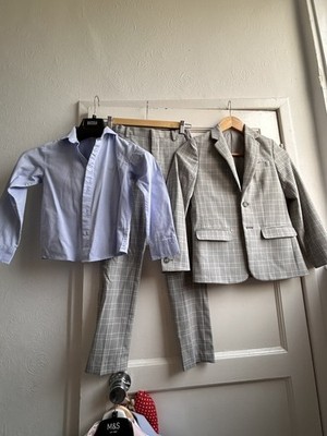 River Island Jungen grau weiß Anzug Hose Jacke Hemd Alter 9 Hochzeit Party Paket