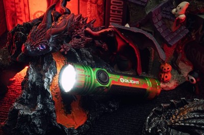 Olight Seeker 4 Pro Zombie Green CW Flashlight, Versatile Holster
