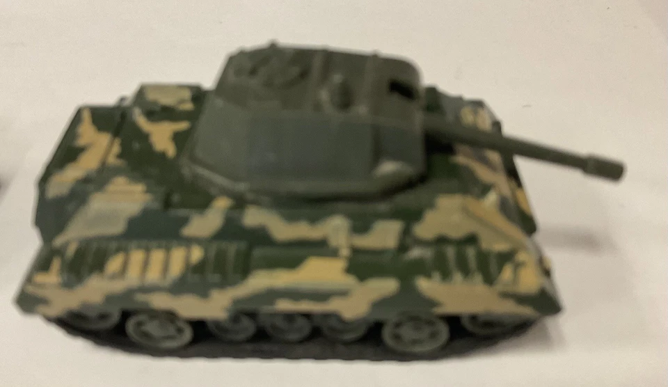 Juego de 3 fundidos a presión militares majorette 1/64, ambulancia, jeep y tanque Foto 2 de 4