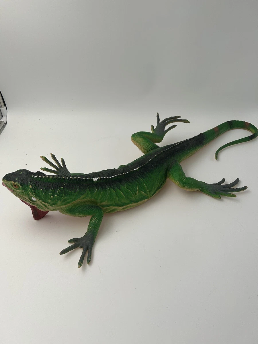 Large clearance rubber iguana