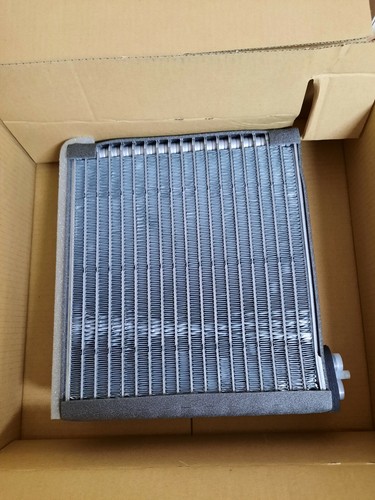 Air Conditioning Evaporator Core For Mitsubishi Pajero NM NP 3.5L 3.2L - Picture 1 of 8