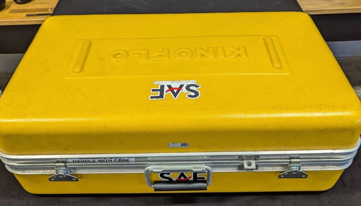 Kino Flo Celeb LED 201 DMX Center Mount Kit (Univ 120U) + Hardshell Flight Case