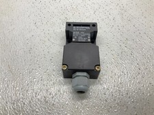 Schmersal AZ 16-02zvrk Safety Interlock Switch AZ1602zvrk AZ16